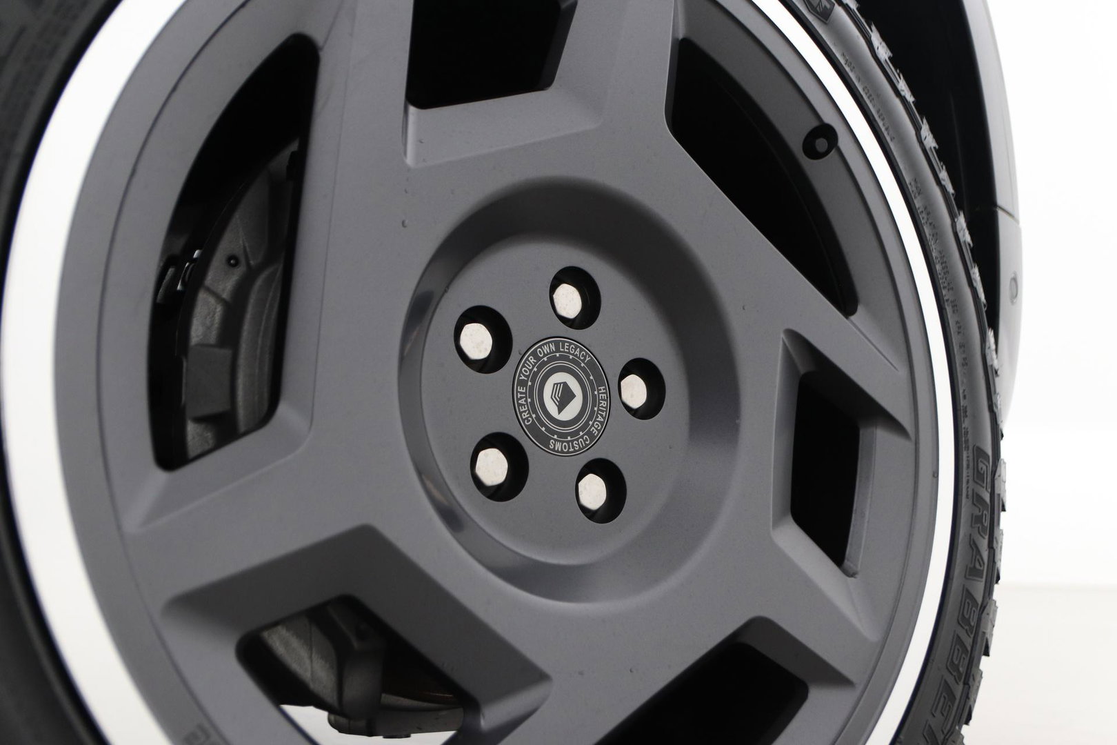 Land Rover Defender P300e 110 X-Dynamic HSE | HERITAGE 22 inch | ClearSight | Meridian Surround | Head-Up | ACC | Panoramadak | Trekhaak