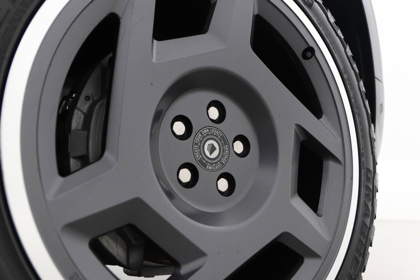 Land Rover Defender P300e 110 X-Dynamic HSE | HERITAGE 22 inch | ClearSight | Meridian Surround | Head-Up | ACC | Panoramadak | Trekhaak