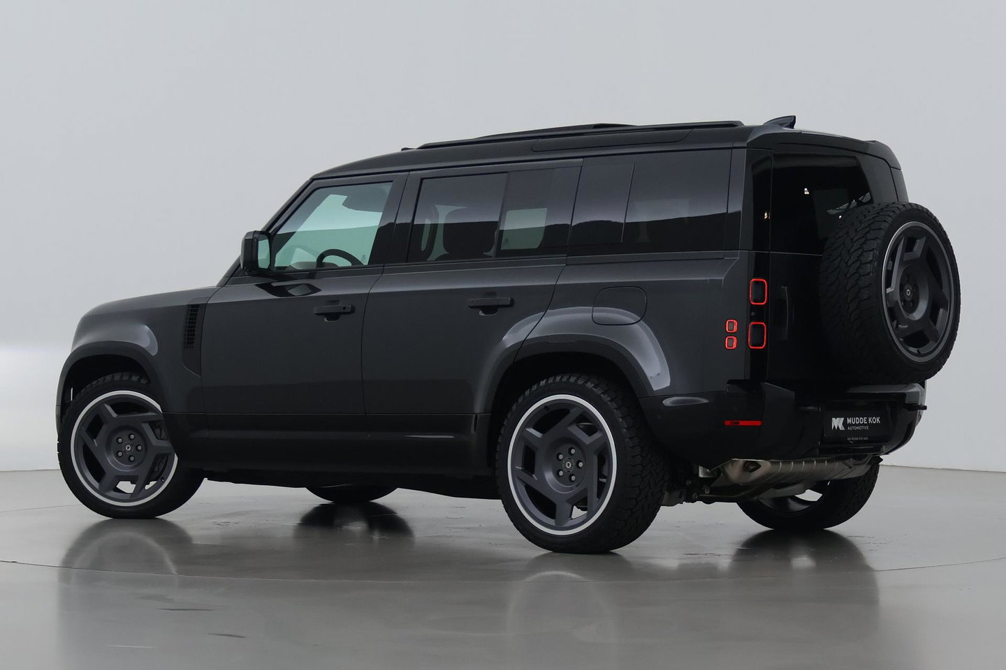 Land Rover Defender P300e 110 X-Dynamic HSE | HERITAGE 22 inch | ClearSight | Meridian Surround | Head-Up | ACC | Panoramadak | Trekhaak