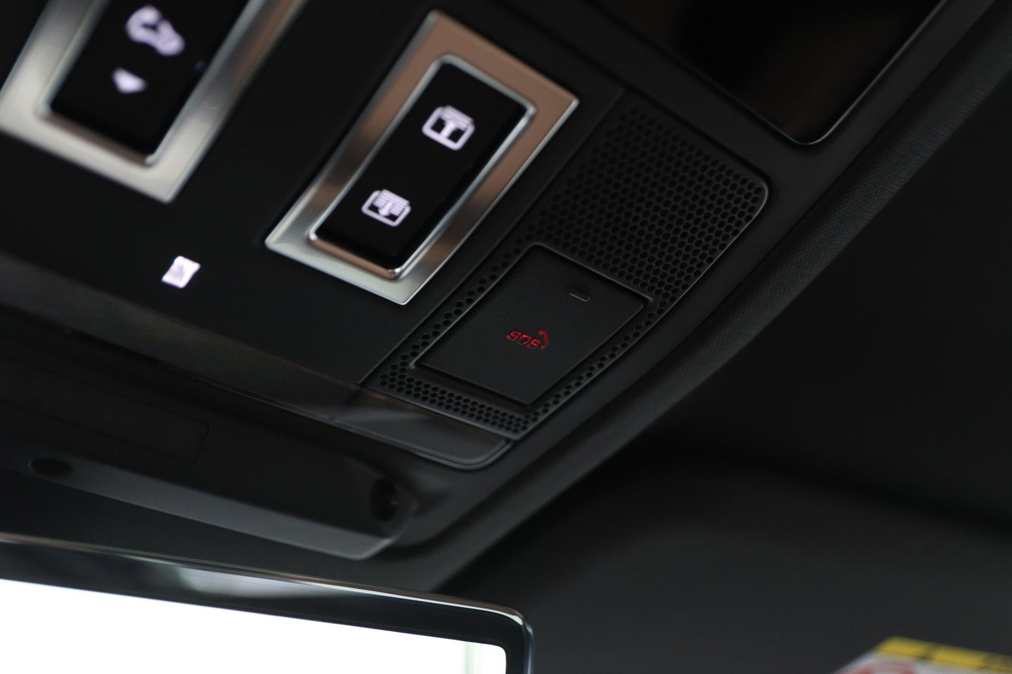 Land Rover Defender P300e 110 X-Dynamic HSE | HERITAGE 22 inch | ClearSight | Meridian Surround | Head-Up | ACC | Panoramadak | Trekhaak