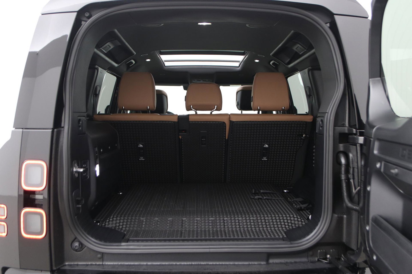 Land Rover Defender P300e 110 X-Dynamic HSE | HERITAGE 22 inch | ClearSight | Meridian Surround | Head-Up | ACC | Panoramadak | Trekhaak
