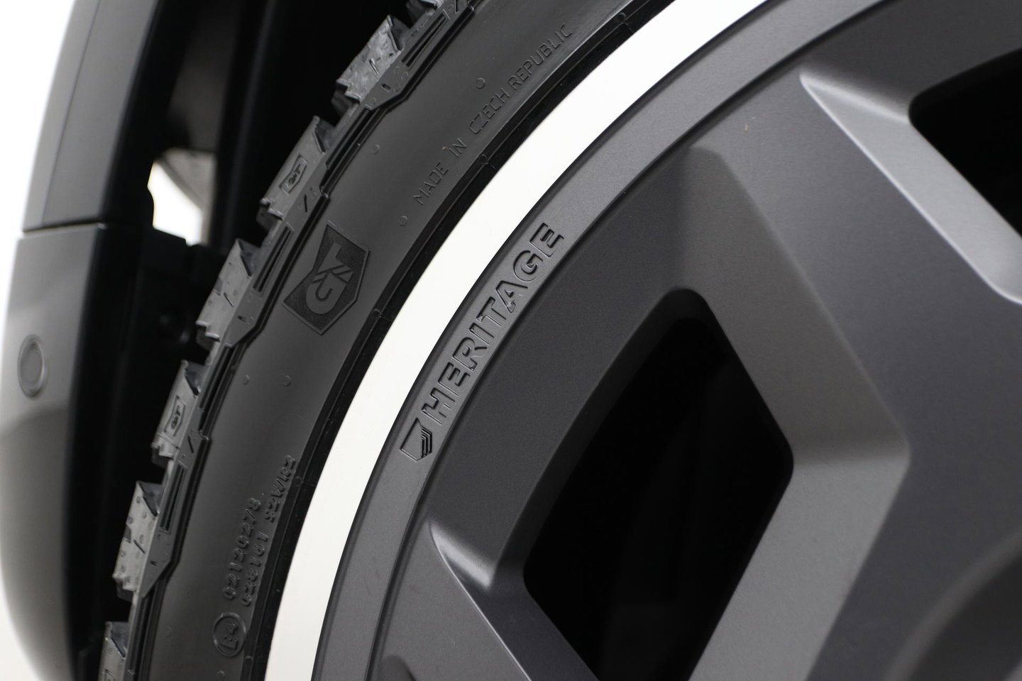 Land Rover Defender P300e 110 X-Dynamic HSE | HERITAGE 22 inch | ClearSight | Meridian Surround | Head-Up | ACC | Panoramadak | Trekhaak