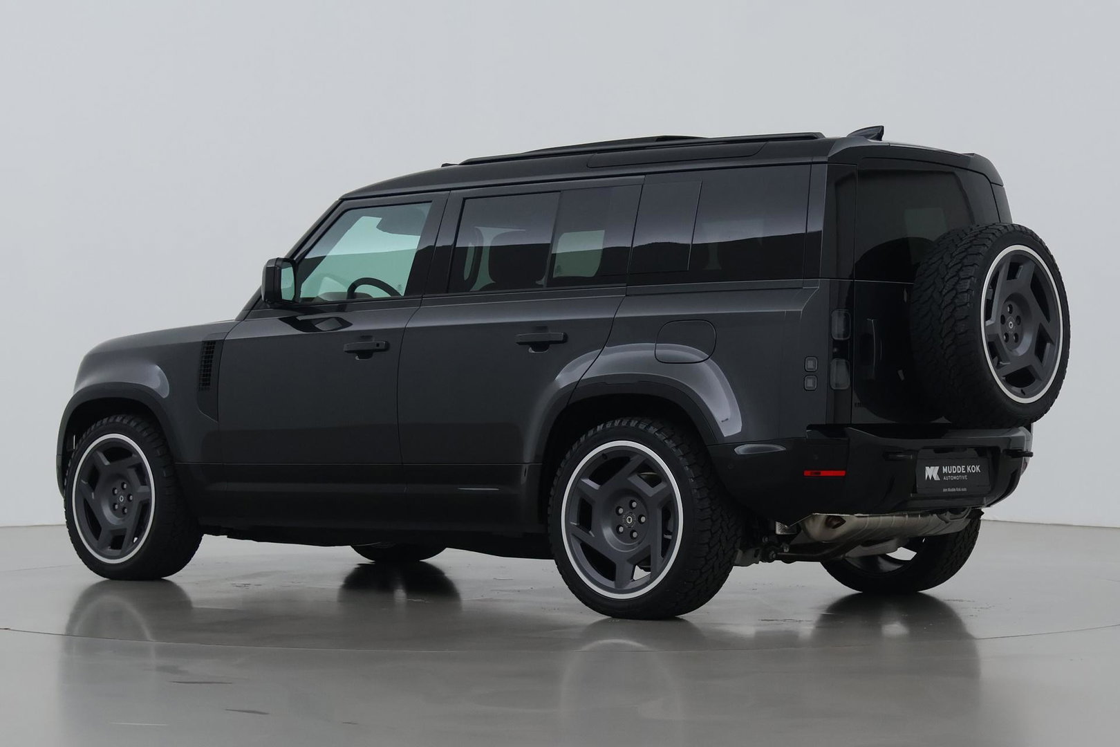 Land Rover Defender P300e 110 X-Dynamic HSE | HERITAGE 22 inch | ClearSight | Meridian Surround | Head-Up | ACC | Panoramadak | Trekhaak