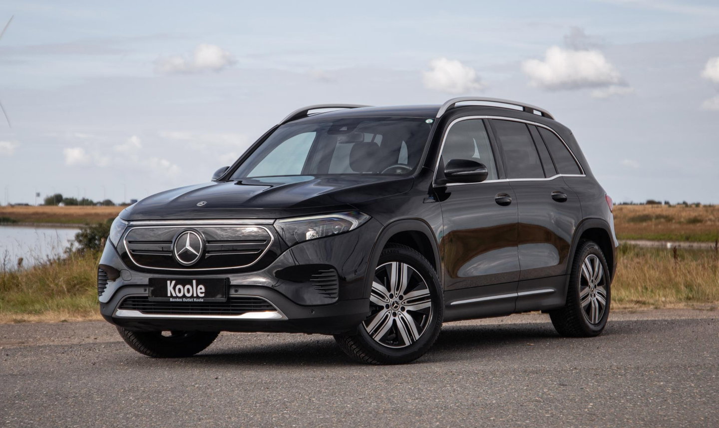 Mercedes-Benz EQB 300 4MATIC Luxury Line CARPLAY / CAMERA / SFEERVERLICHTING / LEER / STOELVERWARMING
