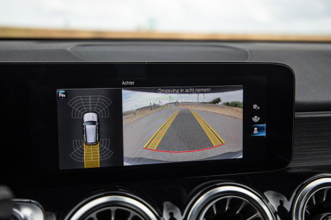 Mercedes-Benz EQB 300 4MATIC Luxury Line CARPLAY / CAMERA / SFEERVERLICHTING / LEER / STOELVERWARMING