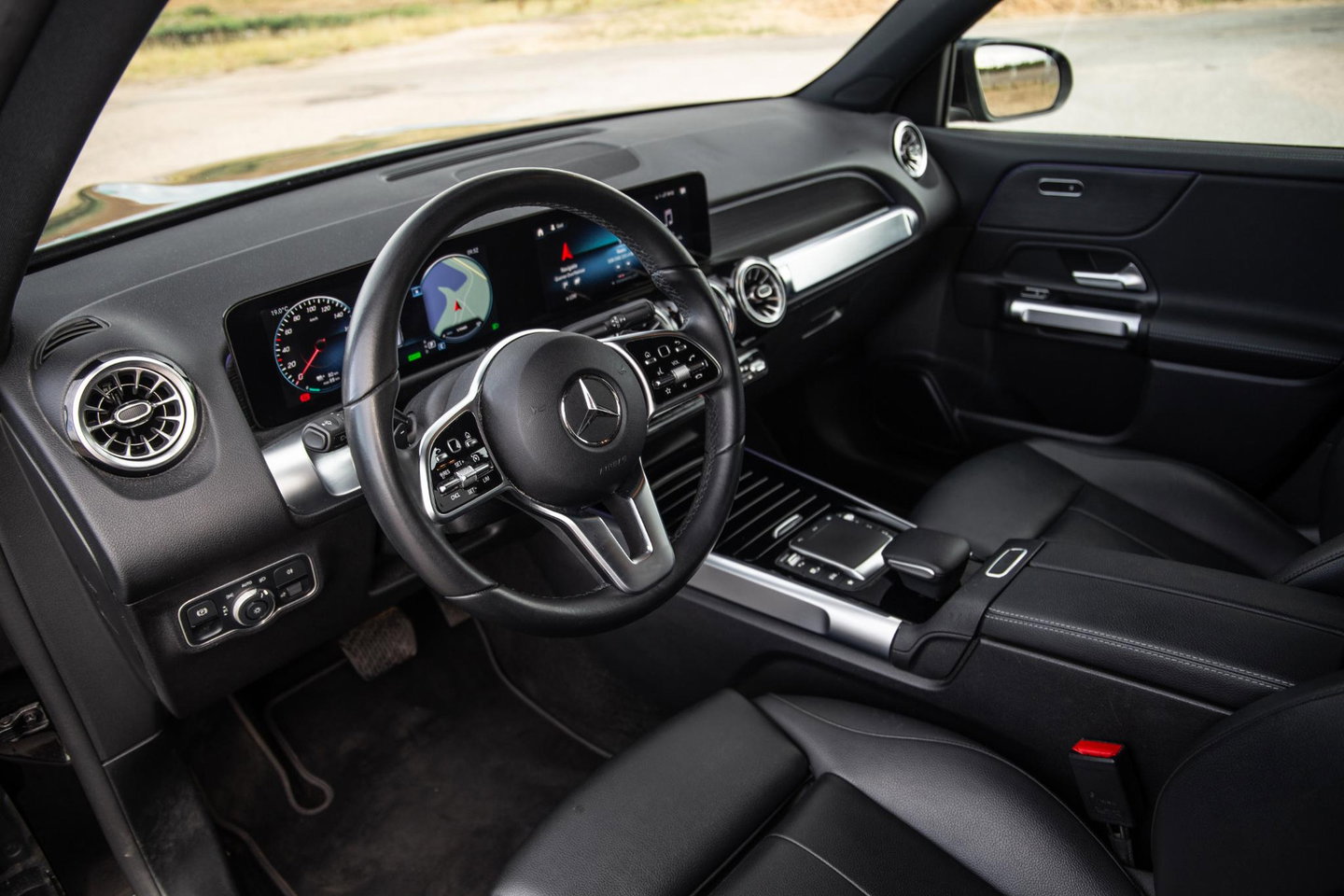 Mercedes-Benz EQB 300 4MATIC Luxury Line CARPLAY / CAMERA / SFEERVERLICHTING / LEER / STOELVERWARMING