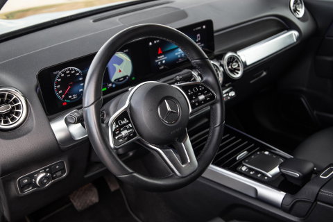 Mercedes-Benz EQB 300 4MATIC Luxury Line CARPLAY / CAMERA / SFEERVERLICHTING / LEER / STOELVERWARMING