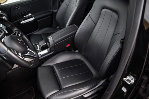 Mercedes-Benz EQB 300 4MATIC Luxury Line CARPLAY / CAMERA / SFEERVERLICHTING / LEER / STOELVERWARMING