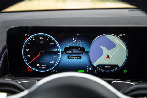 Mercedes-Benz EQB 300 4MATIC Luxury Line CARPLAY / CAMERA / SFEERVERLICHTING / LEER / STOELVERWARMING