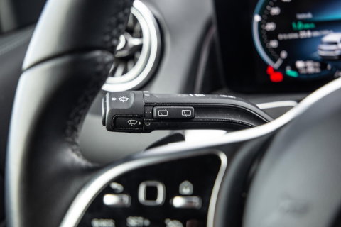 Mercedes-Benz EQB 300 4MATIC Luxury Line CARPLAY / CAMERA / SFEERVERLICHTING / LEER / STOELVERWARMING
