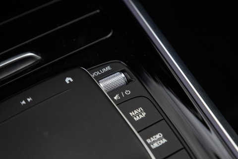 Mercedes-Benz EQB 300 4MATIC Luxury Line CARPLAY / CAMERA / SFEERVERLICHTING / LEER / STOELVERWARMING