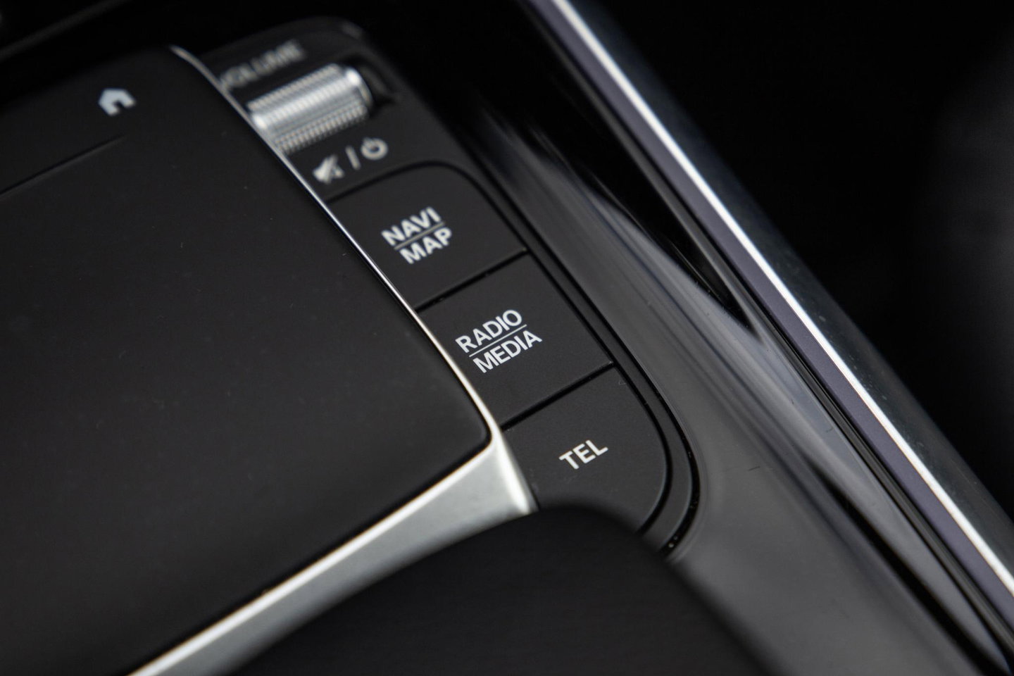 Mercedes-Benz EQB 300 4MATIC Luxury Line CARPLAY / CAMERA / SFEERVERLICHTING / LEER / STOELVERWARMING