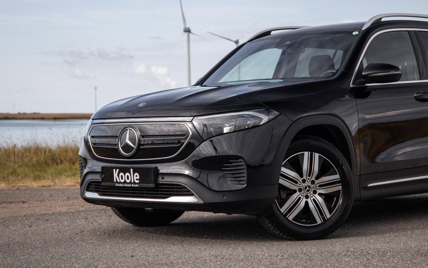 Mercedes-Benz EQB 300 4MATIC Luxury Line CARPLAY / CAMERA / SFEERVERLICHTING / LEER / STOELVERWARMING