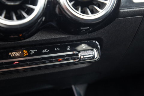 Mercedes-Benz EQB 300 4MATIC Luxury Line CARPLAY / CAMERA / SFEERVERLICHTING / LEER / STOELVERWARMING