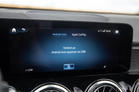 Mercedes-Benz EQB 300 4MATIC Luxury Line CARPLAY / CAMERA / SFEERVERLICHTING / LEER / STOELVERWARMING