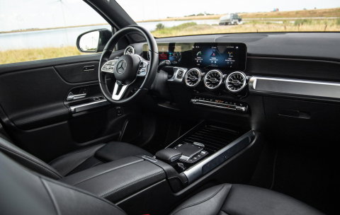 Mercedes-Benz EQB 300 4MATIC Luxury Line CARPLAY / CAMERA / SFEERVERLICHTING / LEER / STOELVERWARMING
