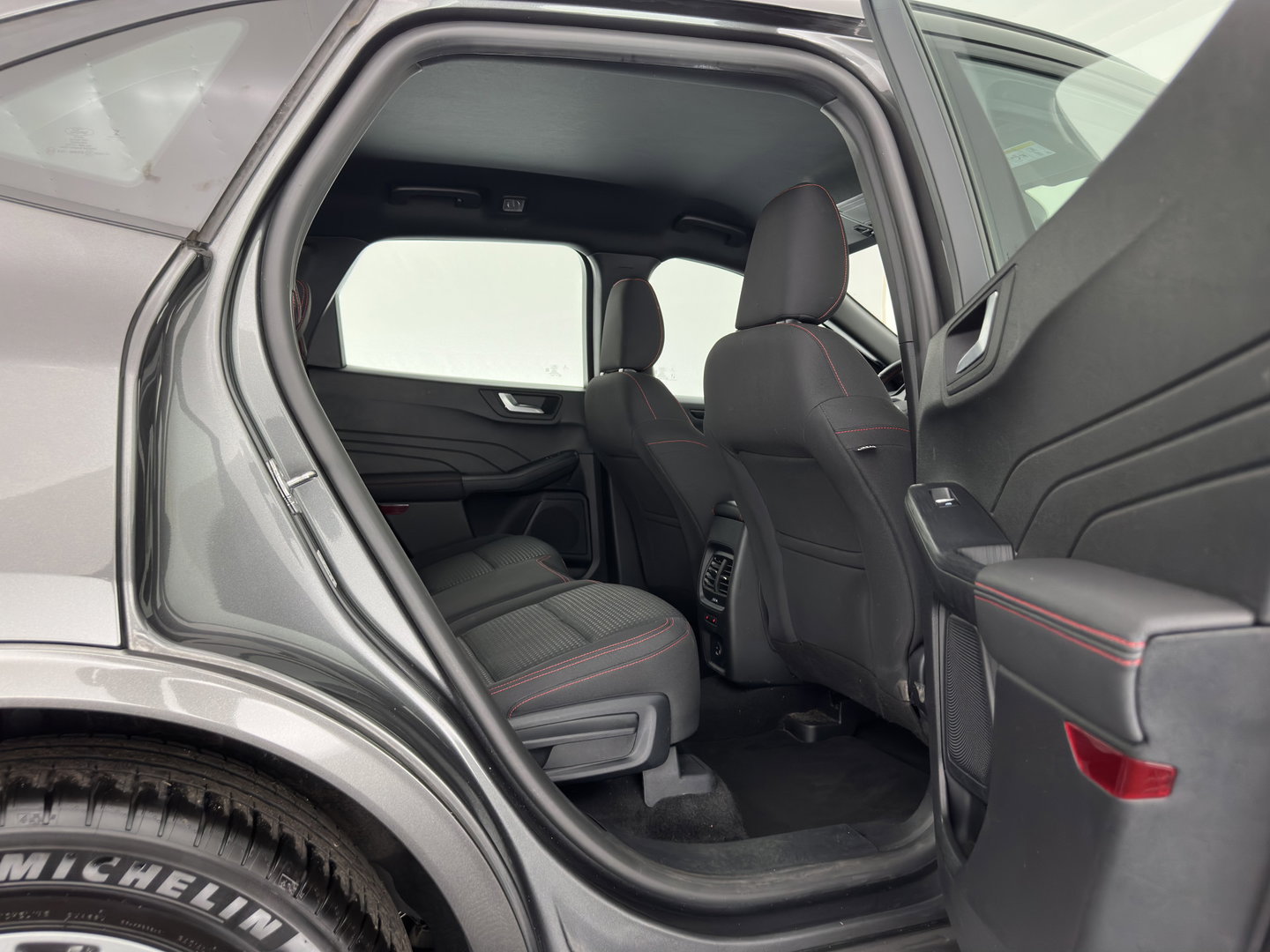 Ford Kuga 2.5 PHEV ST-Line (INCL-BTW) Aut. *DIGI-COCKPIT | ADAPTIVE-CRUISE | BLINDSPOT | FULL-LED | KEYLESS | DAB | CARPLAY | NAVI-FULLMAP | HEATED-SPORTSEATS | PRIVACY-GLASS | 18"ALU*