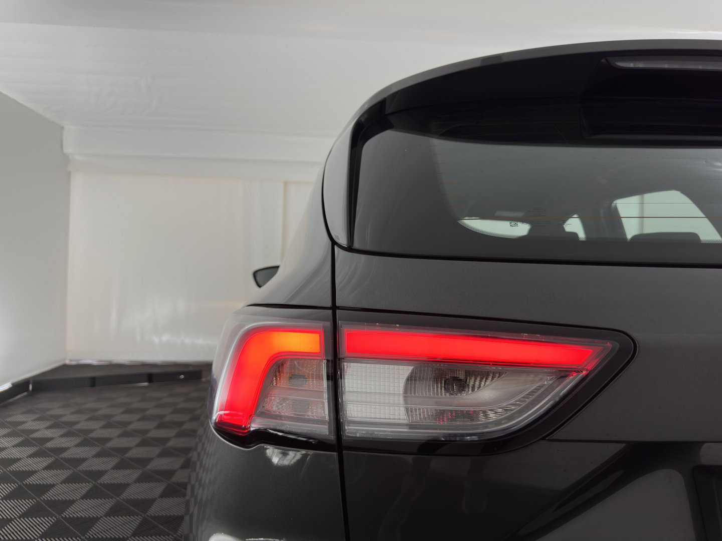 Ford Kuga 2.5 PHEV ST-Line (INCL-BTW) Aut. *DIGI-COCKPIT | ADAPTIVE-CRUISE | BLINDSPOT | FULL-LED | KEYLESS | DAB | CARPLAY | NAVI-FULLMAP | HEATED-SPORTSEATS | PRIVACY-GLASS | 18"ALU*