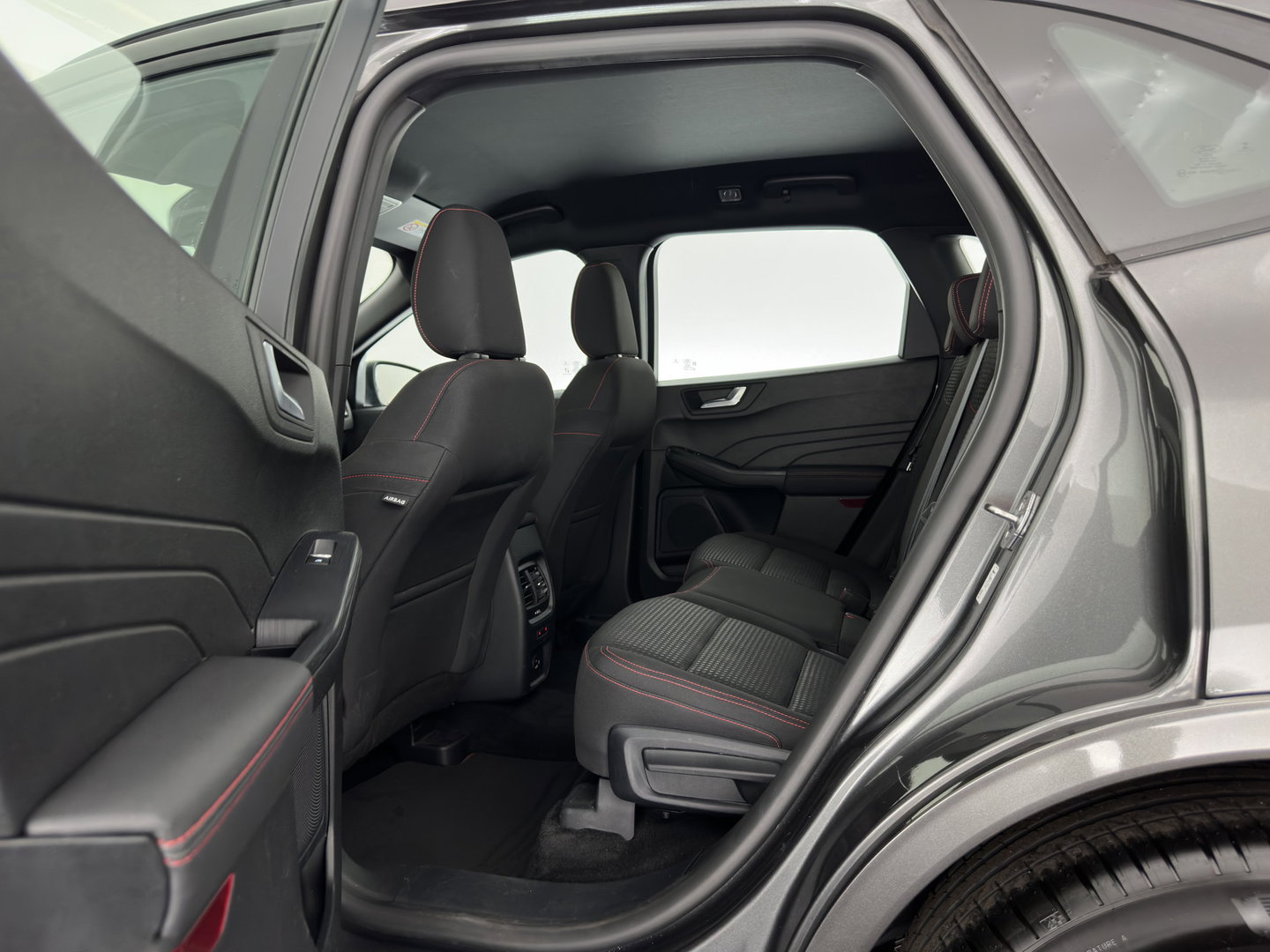 Ford Kuga 2.5 PHEV ST-Line (INCL-BTW) Aut. *DIGI-COCKPIT | ADAPTIVE-CRUISE | BLINDSPOT | FULL-LED | KEYLESS | DAB | CARPLAY | NAVI-FULLMAP | HEATED-SPORTSEATS | PRIVACY-GLASS | 18"ALU*