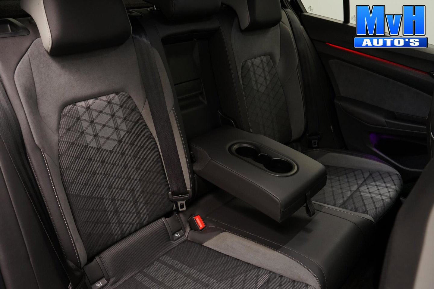 Volkswagen Golf 1.5 eTSI R-Line|STOEL/STUUR.VERW|CARPLAY|LED