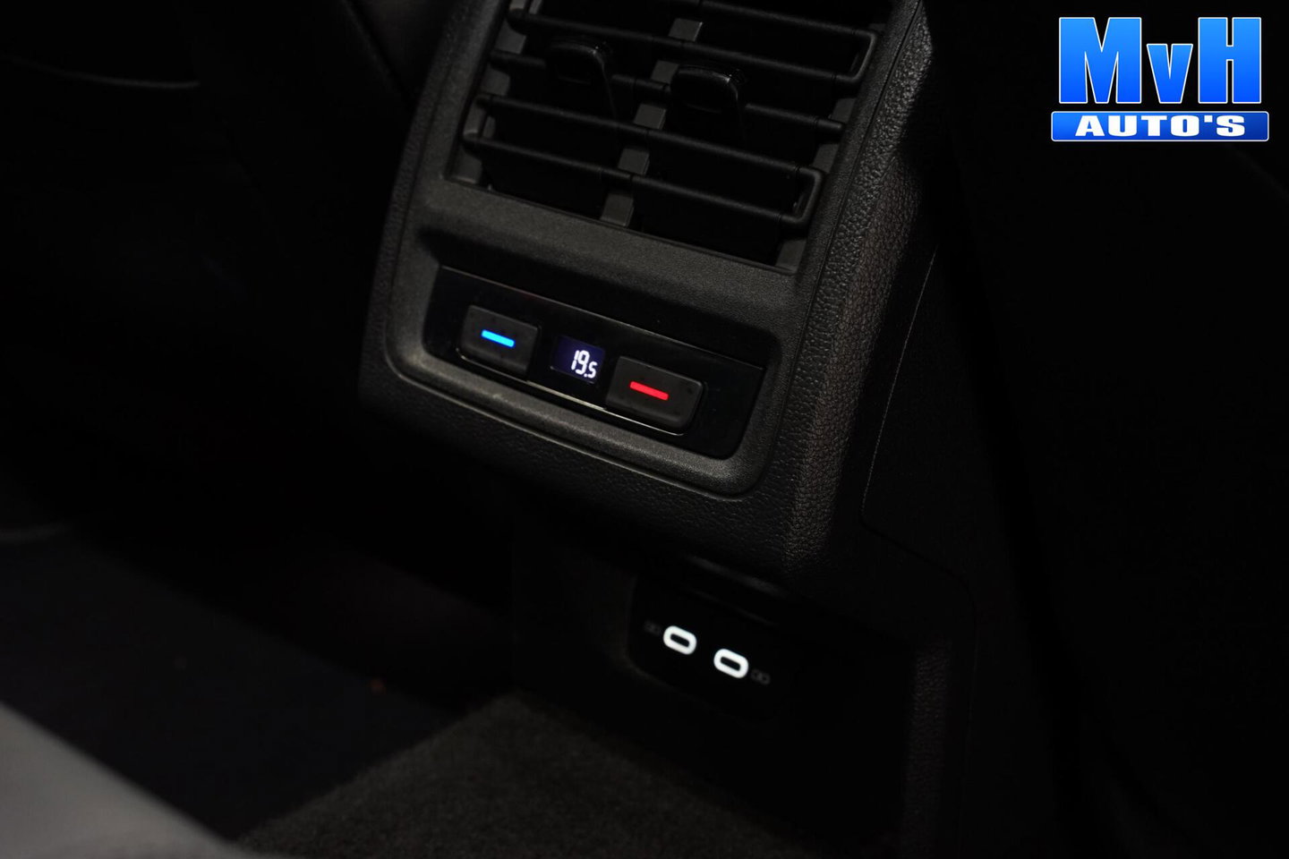 Volkswagen Golf 1.5 eTSI R-Line|STOEL/STUUR.VERW|CARPLAY|LED