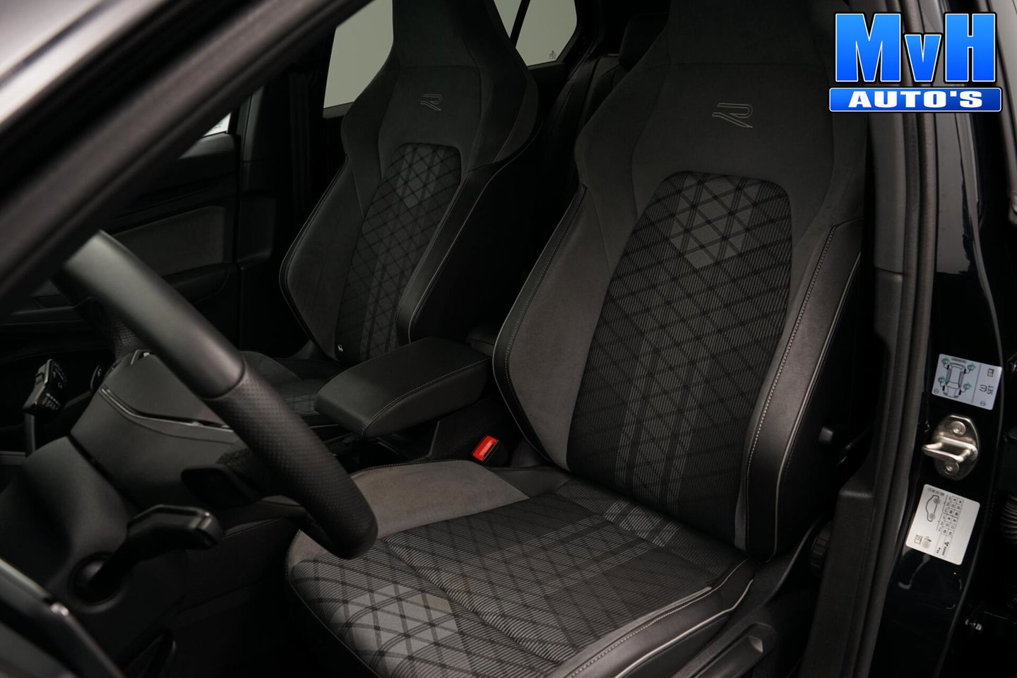 Volkswagen Golf 1.5 eTSI R-Line|STOEL/STUUR.VERW|CARPLAY|LED