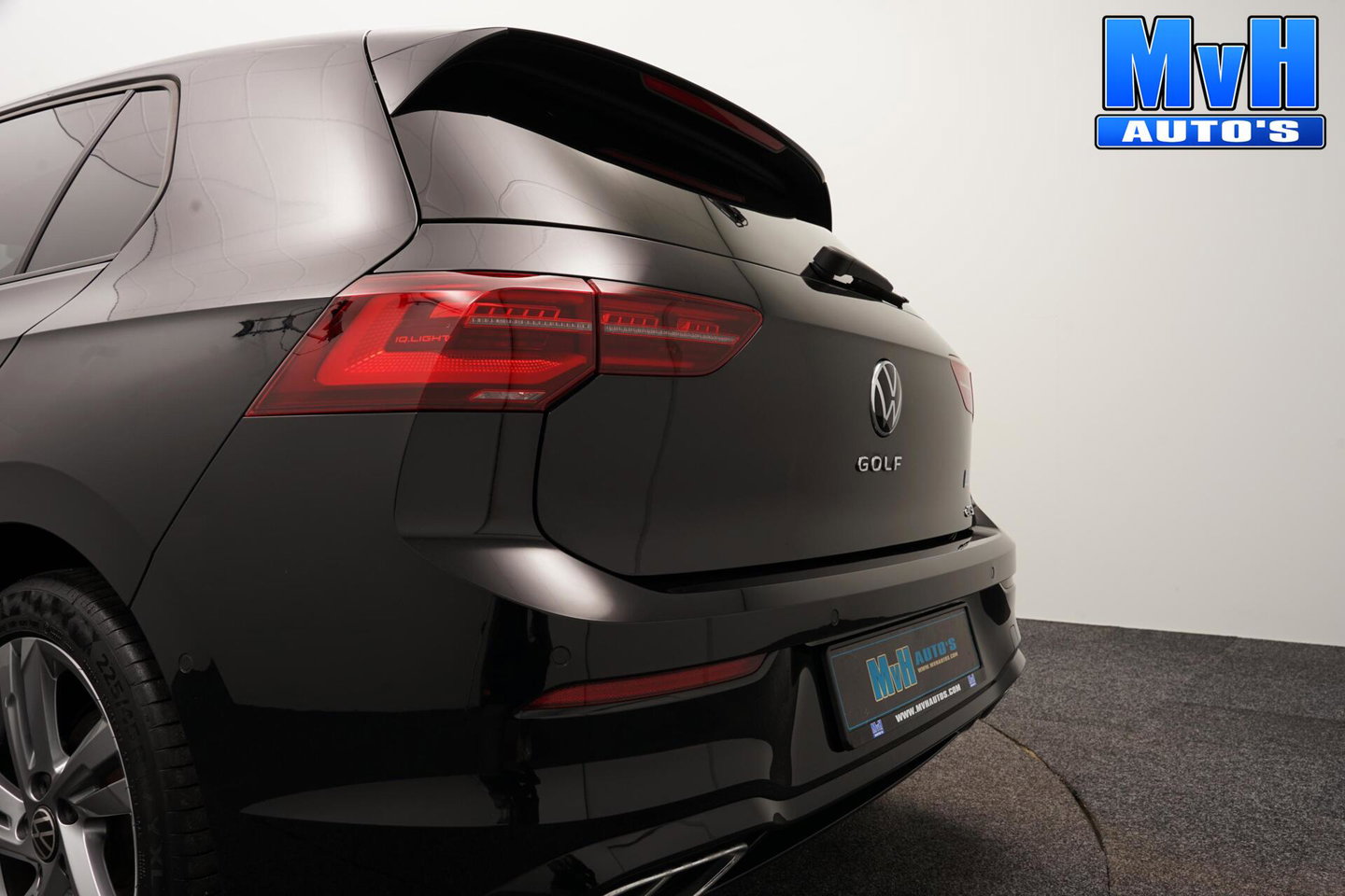 Volkswagen Golf 1.5 eTSI R-Line|STOEL/STUUR.VERW|CARPLAY|LED