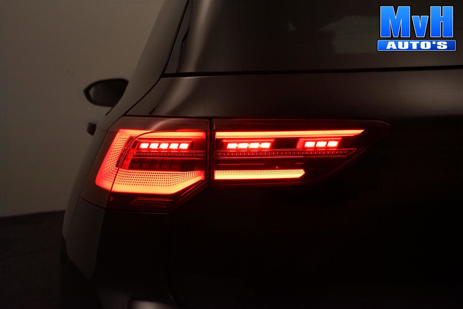 Volkswagen Golf 1.5 eTSI R-Line|STOEL/STUUR.VERW|CARPLAY|LED