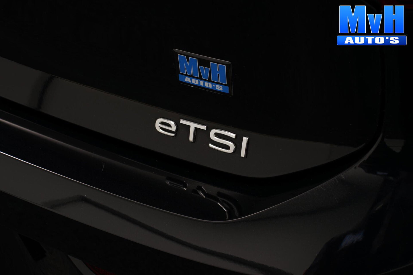 Volkswagen Golf 1.5 eTSI R-Line|STOEL/STUUR.VERW|CARPLAY|LED