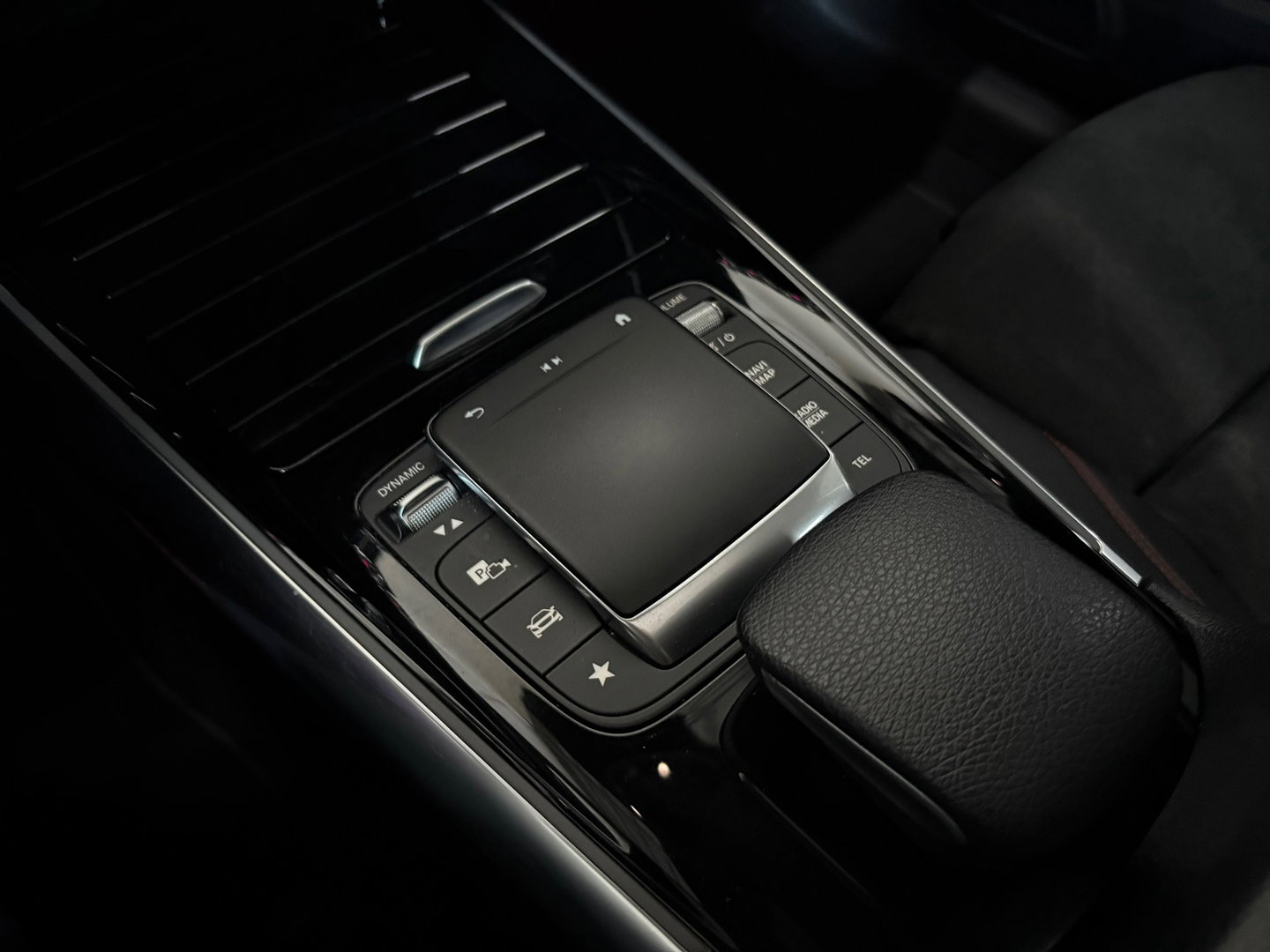 Mercedes-Benz GLA 250 4MATIC AMG-line NIGHT PAKKET*Pano*Stoelverwarming*