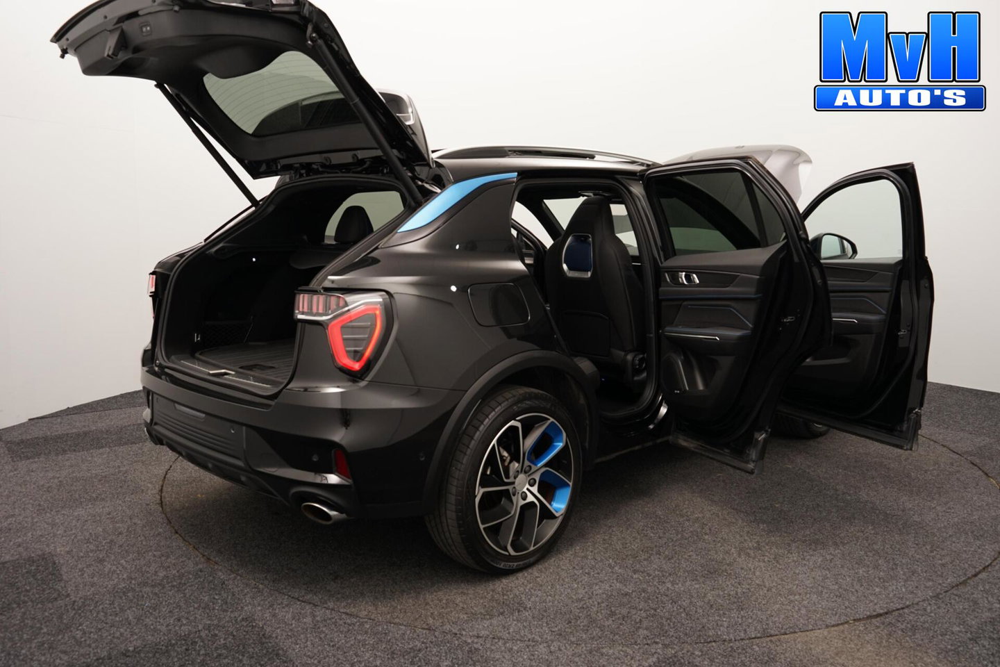 Lynk & Co 01 1.5 PHEV|ZWARTE.HEMEL|SOH94%|360ºCAM|PANO|262PK