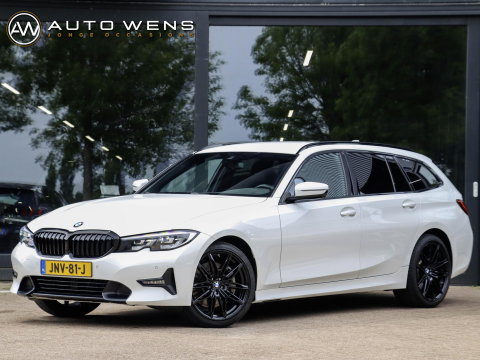 BMW 3 Serie Touring 330i High Executive Trekhaak elek.