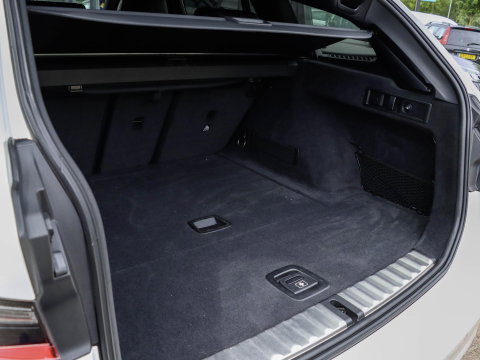 BMW 3 Serie Touring 330i High Executive Trekhaak elek.