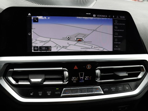 BMW 3 Serie Touring 330i High Executive Trekhaak elek.