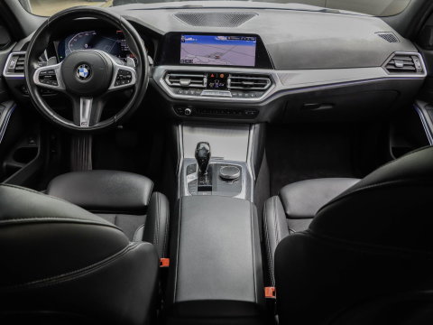 BMW 3 Serie Touring 330i High Executive Trekhaak elek.