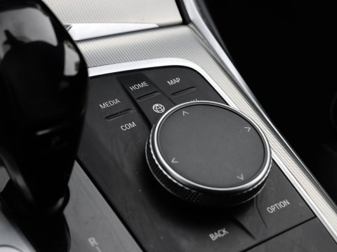 BMW 3 Serie Touring 330i High Executive Trekhaak elek.