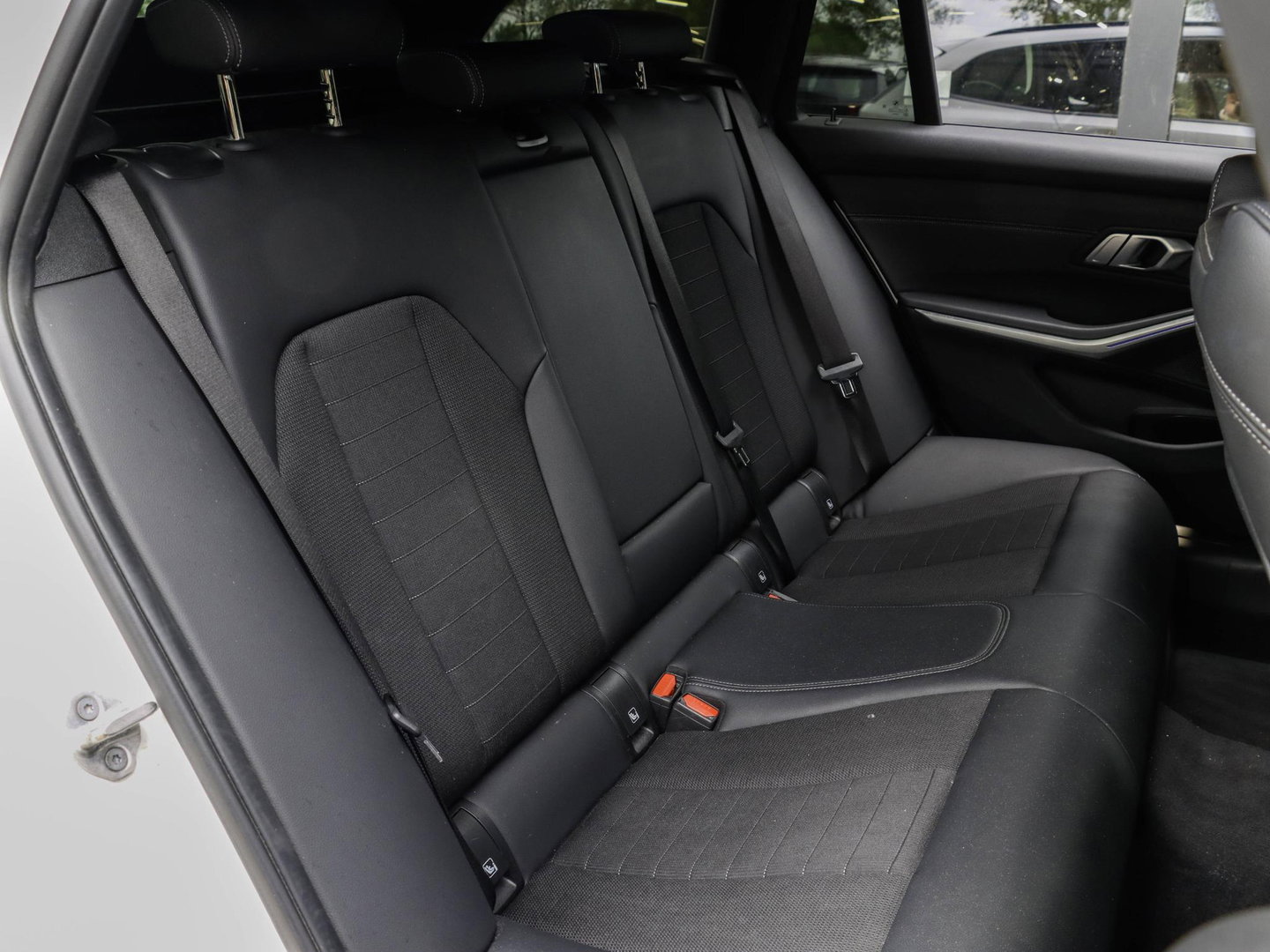 BMW 3 Serie Touring 330i High Executive Trekhaak elek.