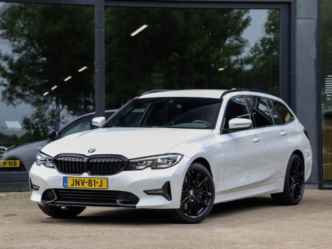 BMW 3 Serie Touring 330i High Executive Trekhaak elek.
