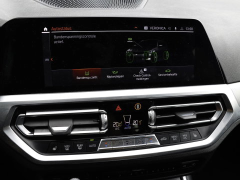 BMW 3 Serie Touring 330i High Executive Trekhaak elek.