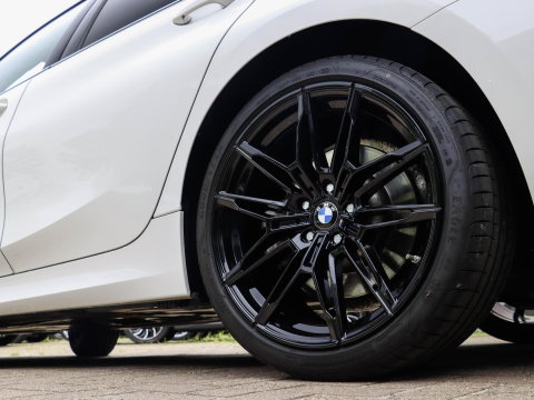 BMW 3 Serie Touring 330i High Executive Trekhaak elek.