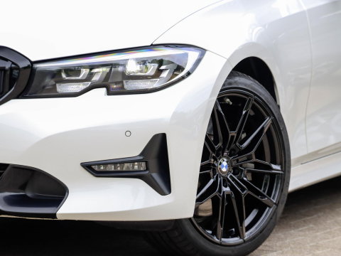 BMW 3 Serie Touring 330i High Executive Trekhaak elek.
