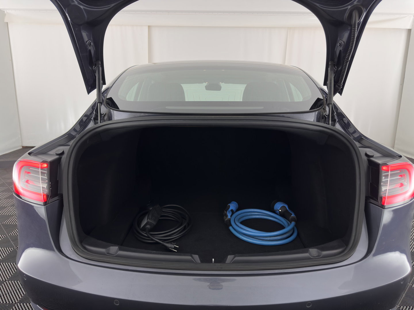 Tesla Model 3 Long Range AWD 75 kWh [3-Fase-11kW] (INCL-BTW) Aut. *PANO | AUTOPILOT | LEATHER | KEYLESS | FULL-LED | MEMORY-PACK | TOPVIEW | DAB | CARPLAY | DIGI-COCKPIT | LANE-ASSIST | HEATED-COMFORTSEATS | 19"ALU*
