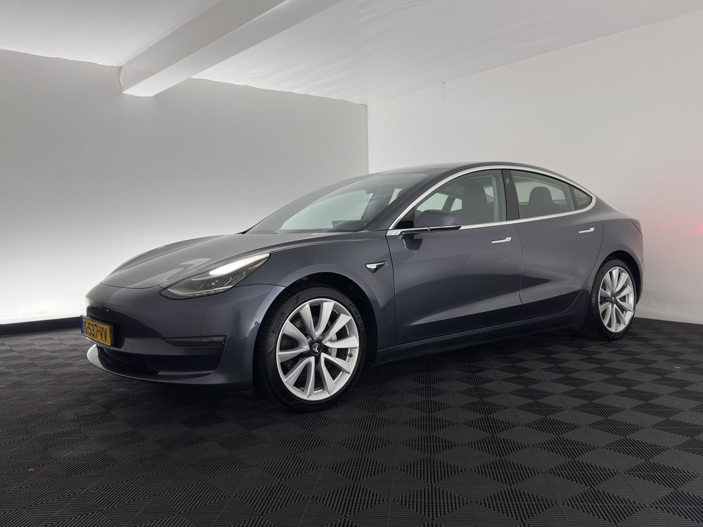 Tesla Model 3 Long Range AWD 75 kWh [3-Fase-11kW] (INCL-BTW) Aut. *PANO | AUTOPILOT | LEATHER | KEYLESS | FULL-LED | MEMORY-PACK | TOPVIEW | DAB | CARPLAY | DIGI-COCKPIT | LANE-ASSIST | HEATED-COMFORTSEATS | 19"ALU*
