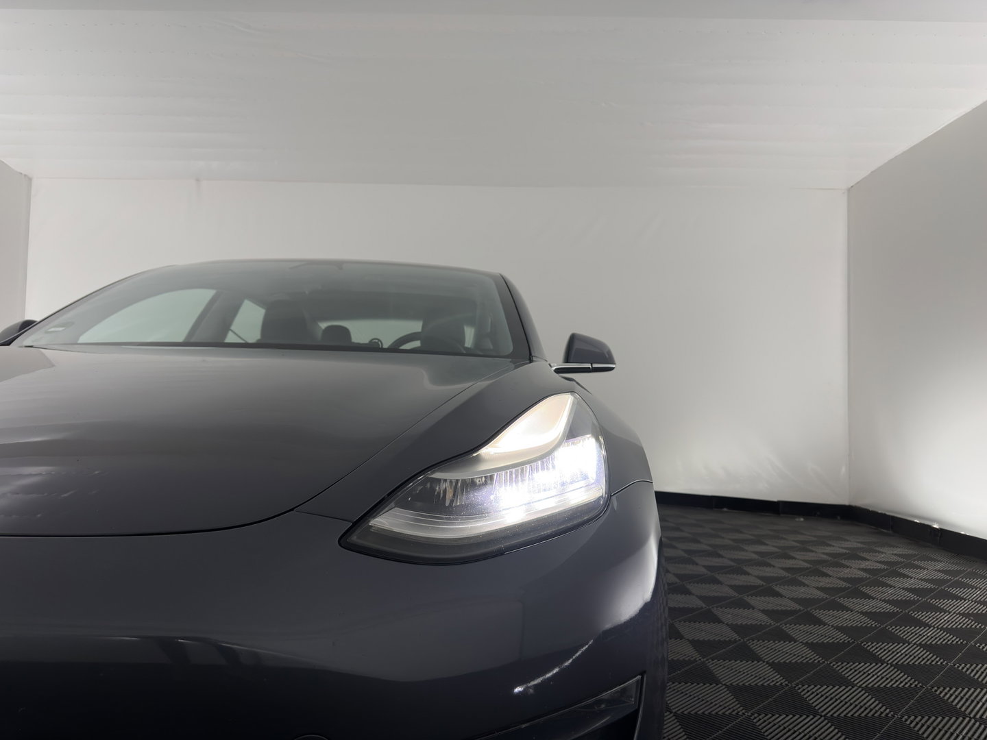 Tesla Model 3 Long Range AWD 75 kWh [3-Fase-11kW] (INCL-BTW) Aut. *PANO | AUTOPILOT | LEATHER | KEYLESS | FULL-LED | MEMORY-PACK | TOPVIEW | DAB | CARPLAY | DIGI-COCKPIT | LANE-ASSIST | HEATED-COMFORTSEATS | 19"ALU*
