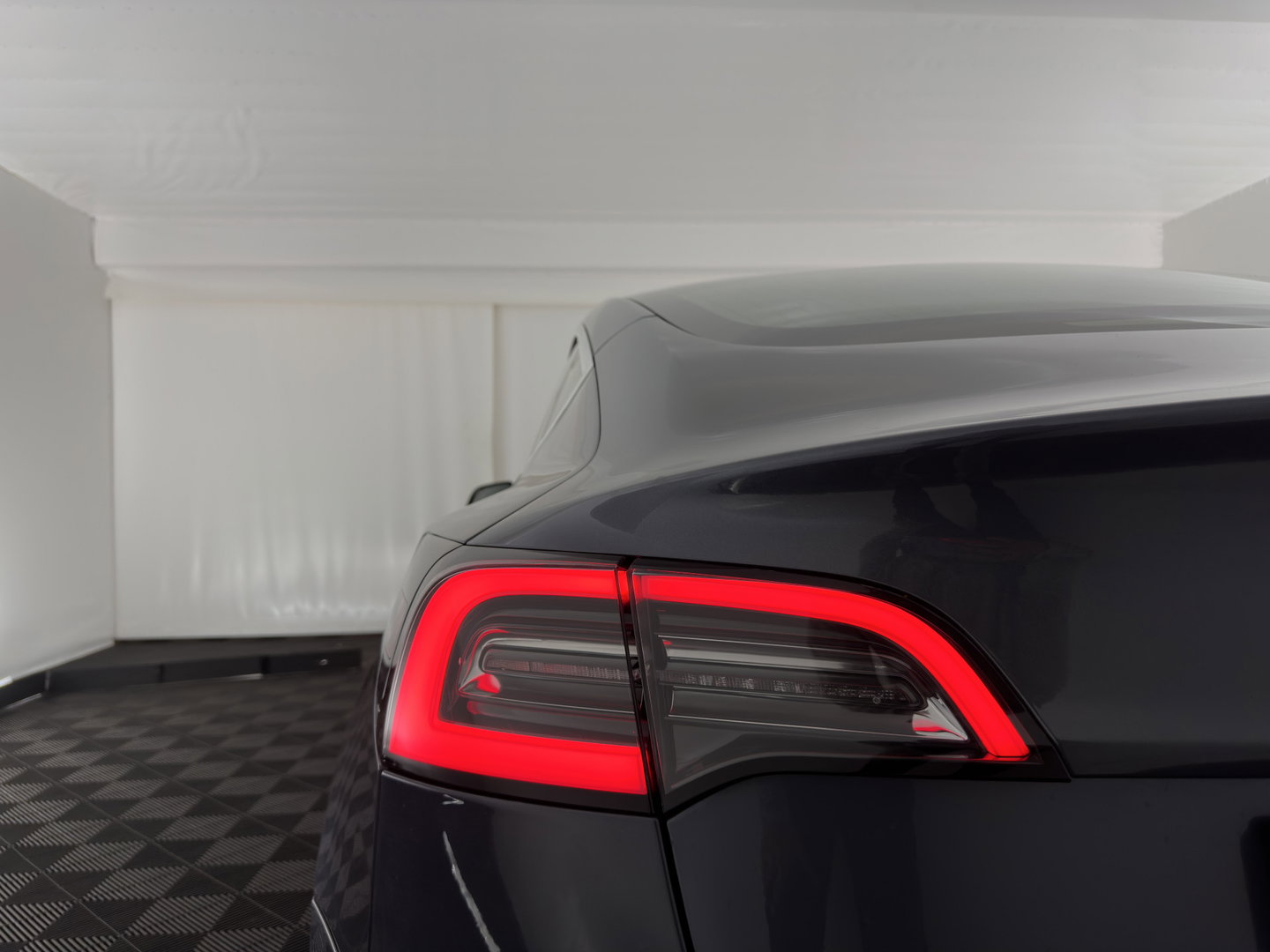 Tesla Model 3 Long Range AWD 75 kWh [3-Fase-11kW] (INCL-BTW) Aut. *PANO | AUTOPILOT | LEATHER | KEYLESS | FULL-LED | MEMORY-PACK | TOPVIEW | DAB | CARPLAY | DIGI-COCKPIT | LANE-ASSIST | HEATED-COMFORTSEATS | 19"ALU*