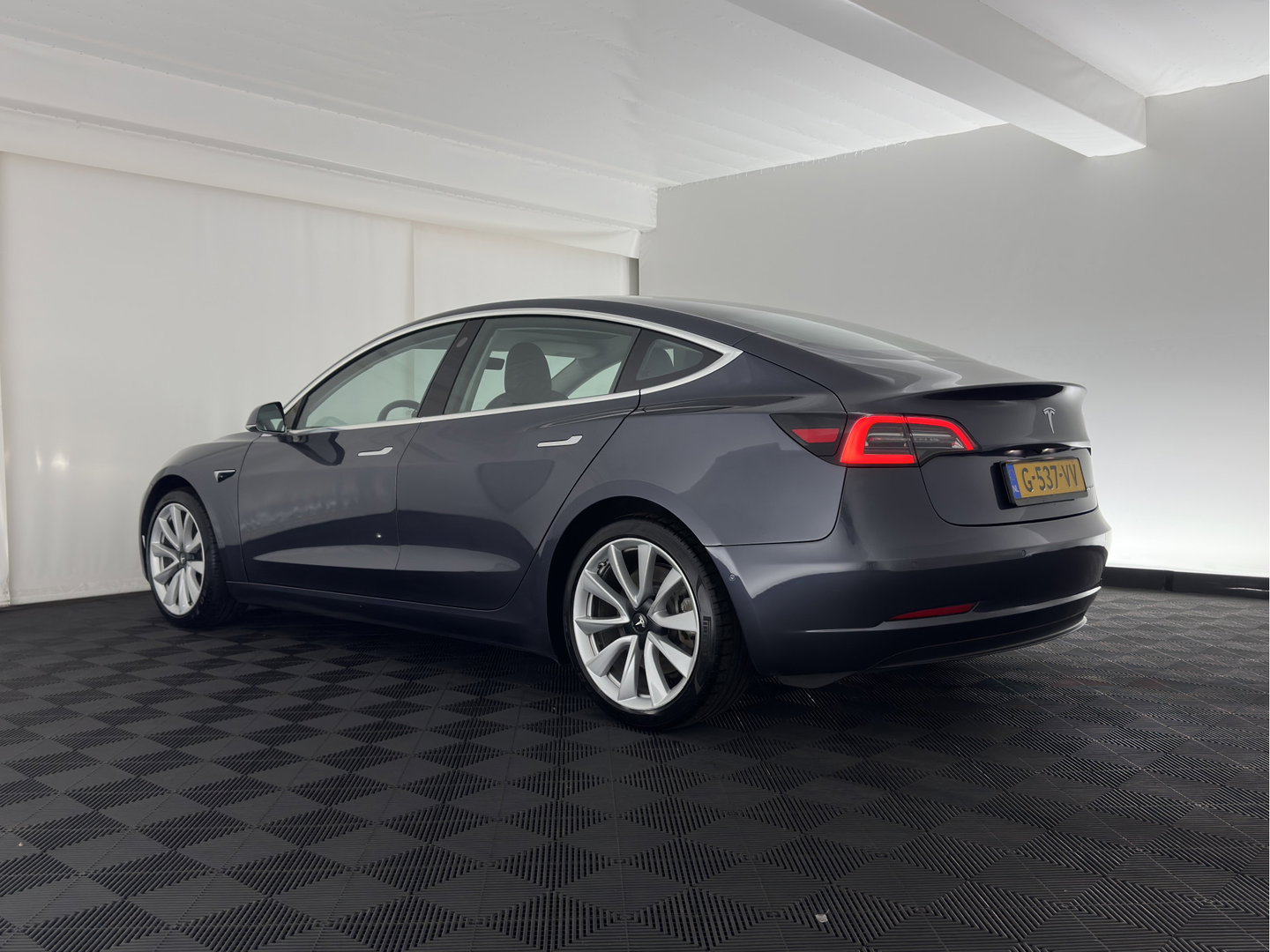 Tesla Model 3 Long Range AWD 75 kWh [3-Fase-11kW] (INCL-BTW) Aut. *PANO | AUTOPILOT | LEATHER | KEYLESS | FULL-LED | MEMORY-PACK | TOPVIEW | DAB | CARPLAY | DIGI-COCKPIT | LANE-ASSIST | HEATED-COMFORTSEATS | 19"ALU*