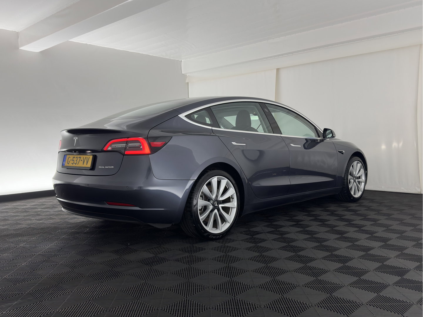 Tesla Model 3 Long Range AWD 75 kWh [3-Fase-11kW] (INCL-BTW) Aut. *PANO | AUTOPILOT | LEATHER | KEYLESS | FULL-LED | MEMORY-PACK | TOPVIEW | DAB | CARPLAY | DIGI-COCKPIT | LANE-ASSIST | HEATED-COMFORTSEATS | 19"ALU*