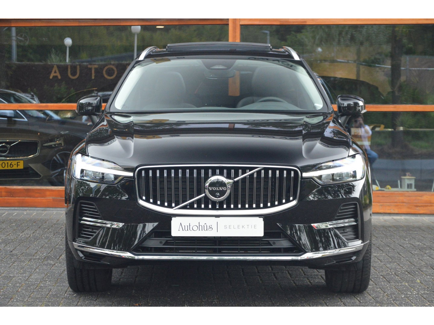 Volvo XC60 T6 Hybrid AWD Plus Bright | 360° Camera | Panoramadak | Harman/Kardon | Stoel + Stuur Verwarmd | Apple Carplay |
