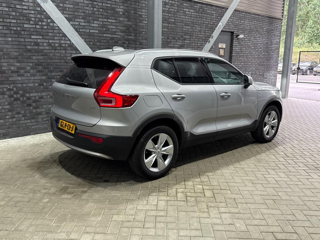 Volvo XC40 2.0 B3 Core | Camera | Keyless Entry | Stoel+Stuurverwarming | Elektrische Achterklep | Getint Glas | 18 inch