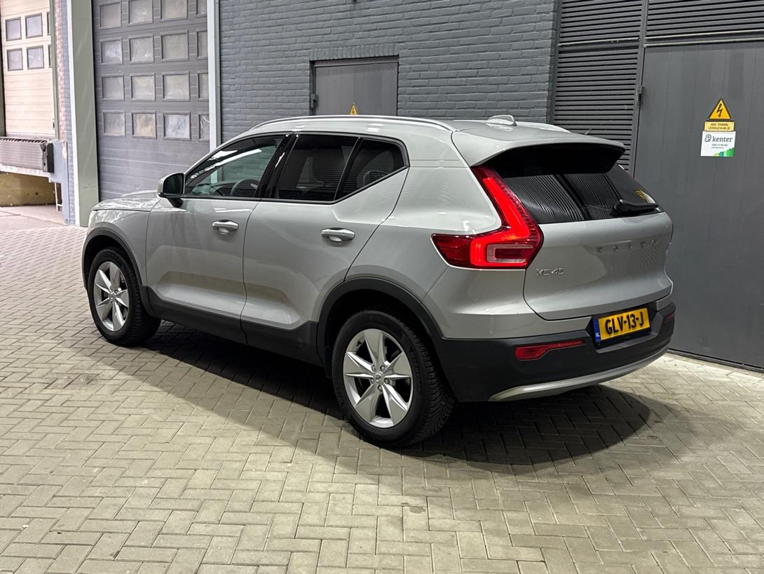 Volvo XC40 2.0 B3 Core | Camera | Keyless Entry | Stoel+Stuurverwarming | Elektrische Achterklep | Getint Glas | 18 inch